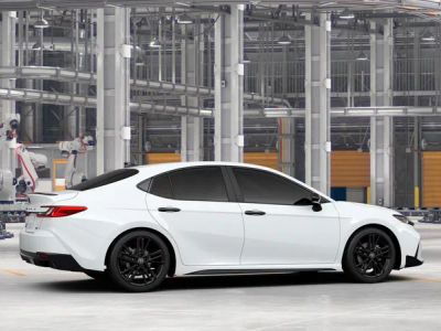 2026 Toyota Camry - Photo 13