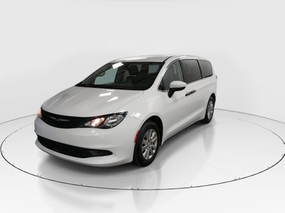 2021 Chrysler Voyager - Photo 3