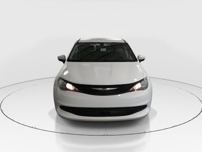 2021 Chrysler Voyager - Photo 2