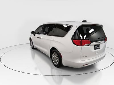 2021 Chrysler Voyager - Photo 5