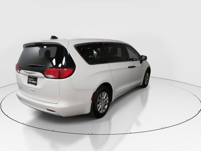 2021 Chrysler Voyager - Photo 7