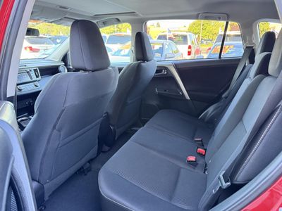 2015 Toyota RAV4 - Photo 14