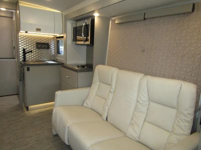 2025 Winnebago VIEW - Photo 6