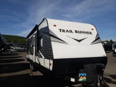 2021 Heartland Trail Runner 251BH — front three-quarter view