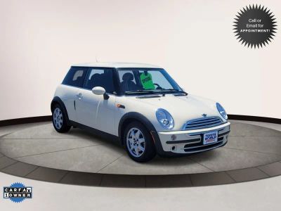 2006 MINI Cooper Hardtop 2dr Cpe in Pepper White — front three-quarter view