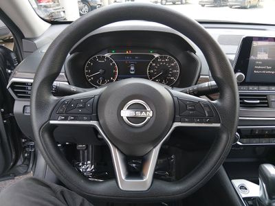 2024 Nissan Altima — photo 12 view