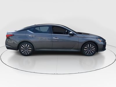 2024 Nissan Altima — photo 8 view