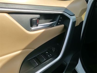2022 Toyota RAV4 - Photo 11