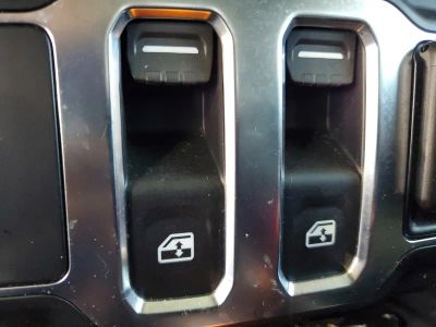 2023 Jeep Wrangler — photo 15 view