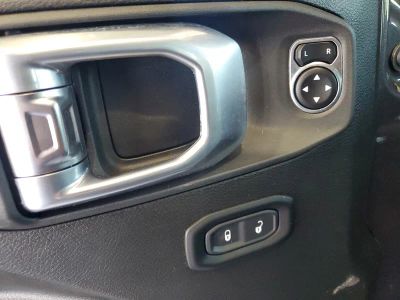 2023 Jeep Wrangler — photo 14 view