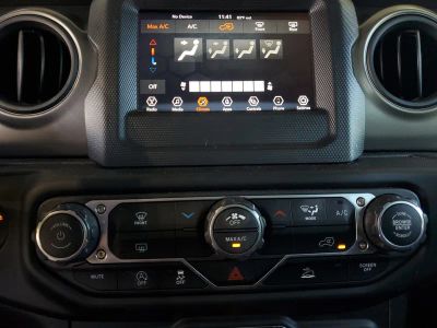 2023 Jeep Wrangler — photo 28 view