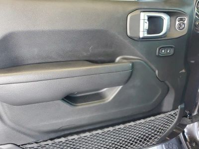 2023 Jeep Wrangler — photo 13 view