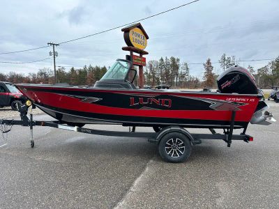 2026 Lund 1875 IMPACT XS in HERITAGE RED / BLACK — front three-quarter view