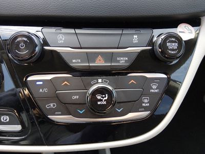 2022 Chrysler Voyager - Photo 13