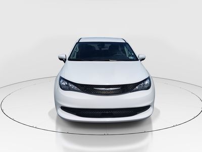 2022 Chrysler Voyager - Photo 2