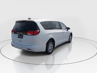 2022 Chrysler Voyager - Photo 7