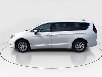 2022 Chrysler Voyager - Photo 4