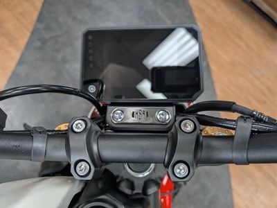 2025 Yamaha XSR900 - Photo 9