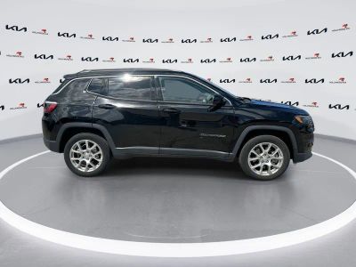 2023 Jeep Compass — photo 9 view