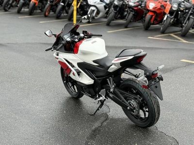 2026 Yamaha YZF-R3 - Photo 9