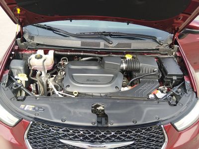 2023 Chrysler Pacifica — photo 9 view