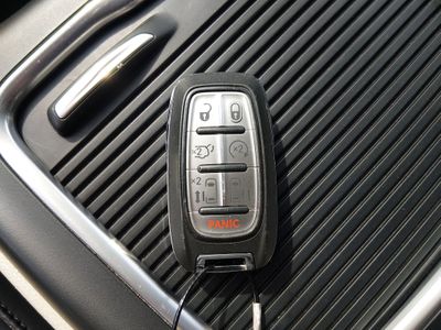 2023 Chrysler Pacifica — photo 15 view