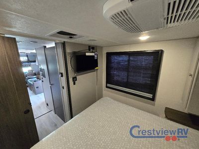 2026 Coachmen RV Entourage - Photo 17
