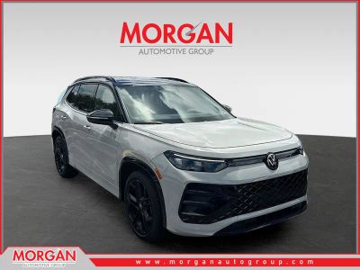 2026 Volkswagen Tiguan SE R-Line Black in Sandstone — front three-quarter view
