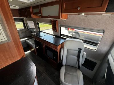 2018 Roadtrek ADVENTUROUS - Photo 6