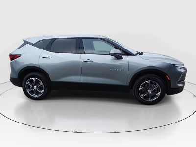 2025 Chevrolet Blazer — photo 8 view