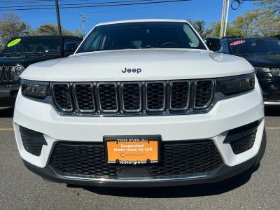 2023 Jeep Grand Cherokee — detail view