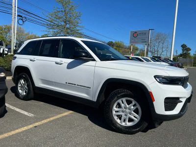 2023 Jeep Grand Cherokee — interior view