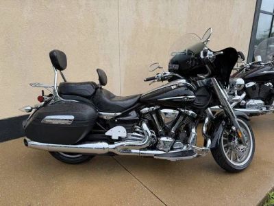 2012 Yamaha Stratoliner Deluxe — front three-quarter view