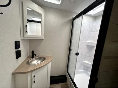 2026 VENTURE RV SPORTTREK — photo 15 view