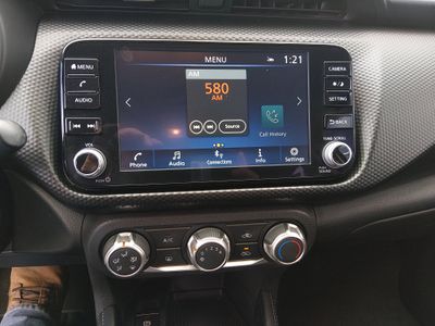 2024 Nissan Kicks — photo 17 view
