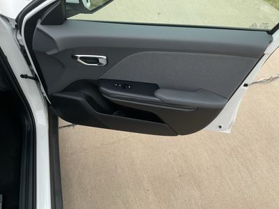 2025 Kia K4 — photo 8 view