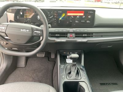 2025 Kia K4 — photo 10 view