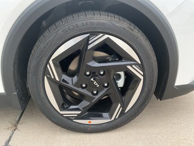 2025 Kia K4 — photo 11 view