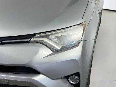 2017 Toyota RAV4 Hybrid — photo 9 view