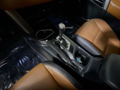 2017 Toyota RAV4 Hybrid — photo 22 view