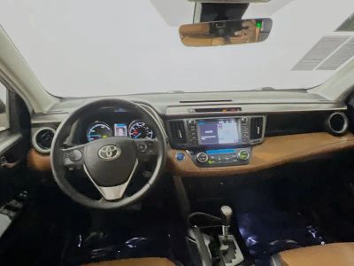 2017 Toyota RAV4 Hybrid — photo 27 view