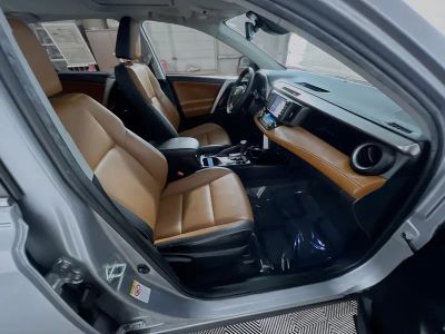 2017 Toyota RAV4 Hybrid — photo 28 view