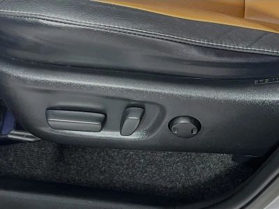2017 Toyota RAV4 Hybrid — photo 13 view