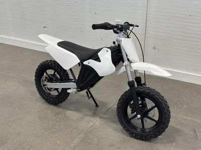 2024 Kayo EKMB in WHITE — front three-quarter view