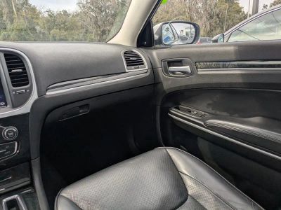 2023 Chrysler 300 — photo 13 view