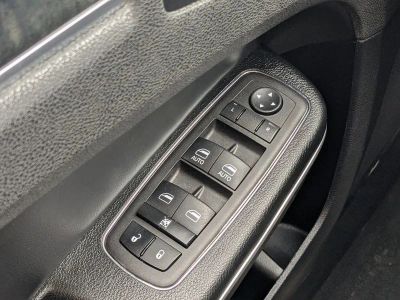 2023 Chrysler 300 — photo 18 view