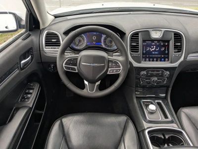 2023 Chrysler 300 — photo 15 view