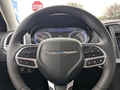 2023 Chrysler 300 — photo 19 view