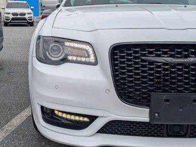 2023 Chrysler 300 — photo 9 view