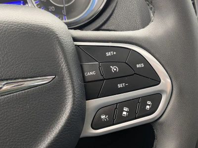 2023 Chrysler 300 — photo 21 view